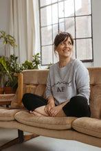 Lade das Bild in den Galerie-Viewer, Organic Raglan Sweatshirt - The Married
