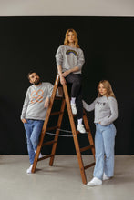Lade das Bild in den Galerie-Viewer, Organic Raglan Sweatshirt - The Proud Colors
